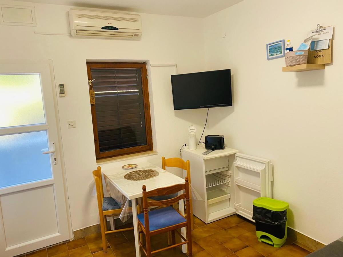 Apartmani Roxy Lovište Extérieur photo