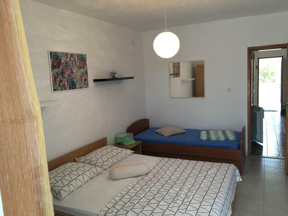 Apartmani Roxy Lovište Extérieur photo